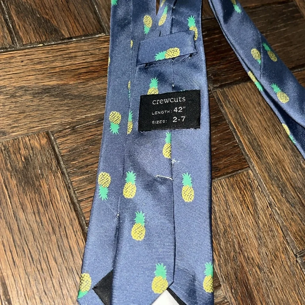 Crewcuts 100% silk tie blue with pineapple pattern length 42